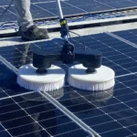 Çift diskli akülü güneş paneli temizlik bakımı kullanım örneği, kirli panellerde hızlı ve güvenli temizlik, su tasarrufu %30