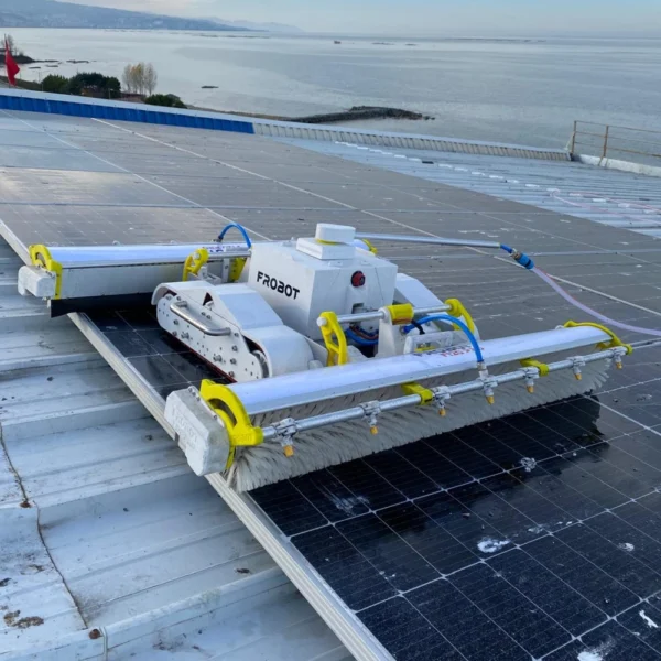 Güneş paneli temizleme robotu