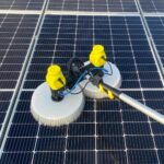 Çift diskli profesyonel güneş paneli temizlik fırçası detay görünümü